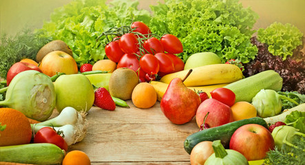 有機(jī)水果和蔬菜的碗里